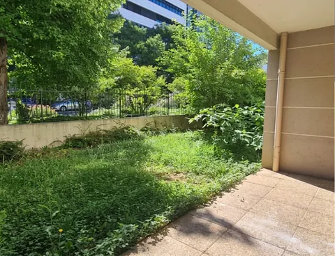 Jardin privatif et terrasse